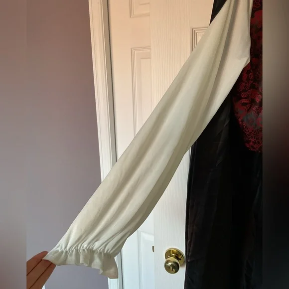 Men’s Vampire Costume - Picture 3 of 6